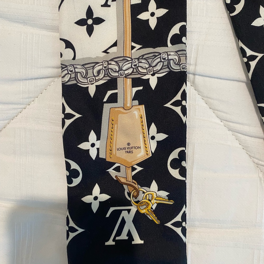 Louis Vuitton MONOGRAM CONFIDENTIAL BANDEAU